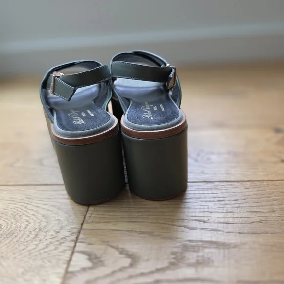 Robert Clergerie Green Leather Women's Sandals - Picture 3 of 9